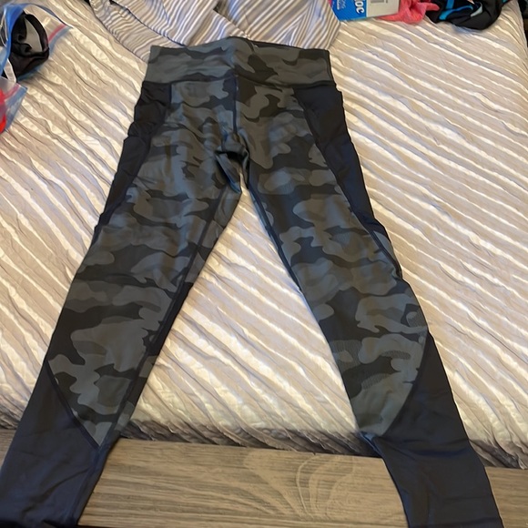 Calvin Klein crops and pants size small - Picture 3 of 3